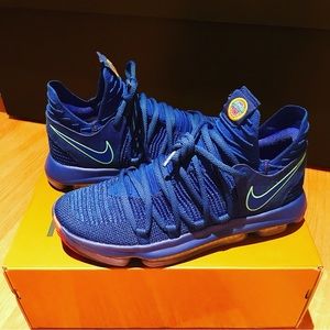 Kevin Durant KD10 Nike signature basketball shoes.Blue. Size 8M. Great condition
